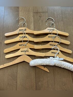 ✨2/$15 3/$20✨ Toddler/Children’s Hangers